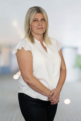 Portrait of Beata Domaniewski, Licensed Real Estate Salesperson.Fluent in English & Polish.